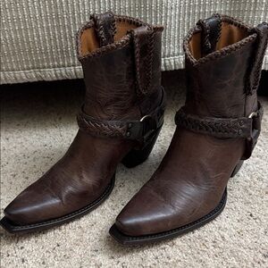 Cleo & Wolf Brown Leather Western Boots.  Size 9  Worn once.